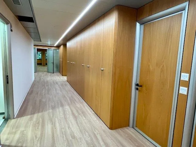 Moderne Büros mit 8 Räumen und Panoramablick in Lugano