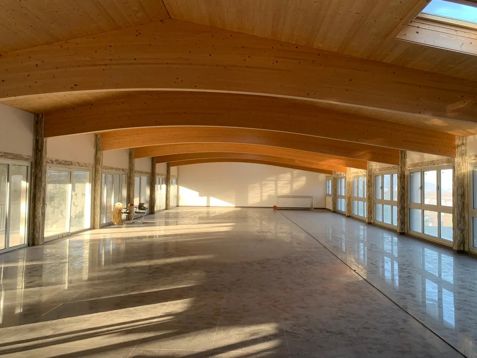 Exklusive Gewerbefläche mit Aussicht & Stil – ideal für Event, Studio oder Praxis
