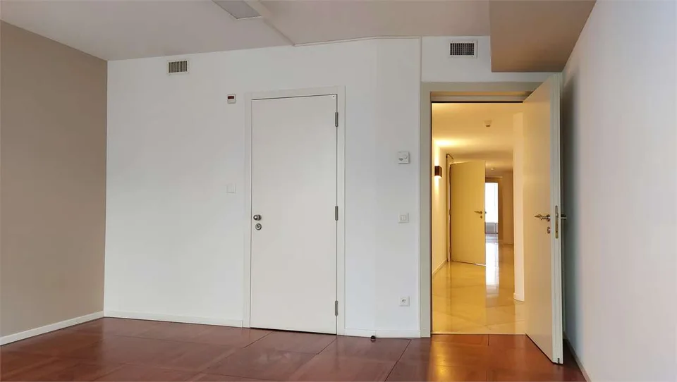 Bureau prestigieux à louer à Lugano – photo 11 sur 13