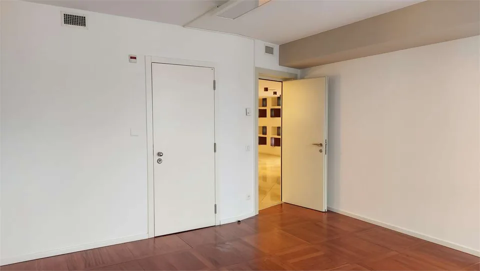 Bureau prestigieux à louer à Lugano – photo 12 sur 13
