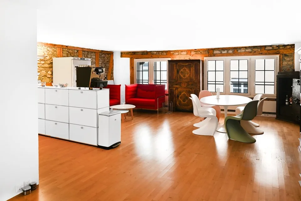 DUPLEX-OFFICE MIT ROOFTOP BEIM CENTRAL