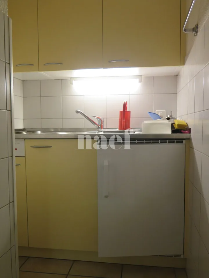 Zu vermieten, Gewerberaum von etwa 80m2 in St-Aubin.