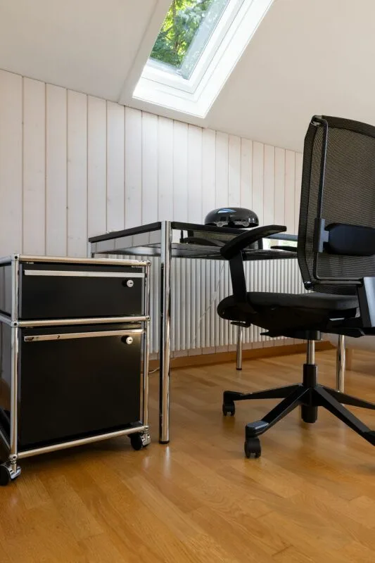 Möbliertes 2.5 Zimmer Business Apartment mit dem Thema Le Corbusier