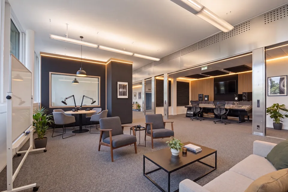 Moderne 300 m2 Büro/Gewerbefläche an bester Lage in Adliswil – Foto 9 von 12
