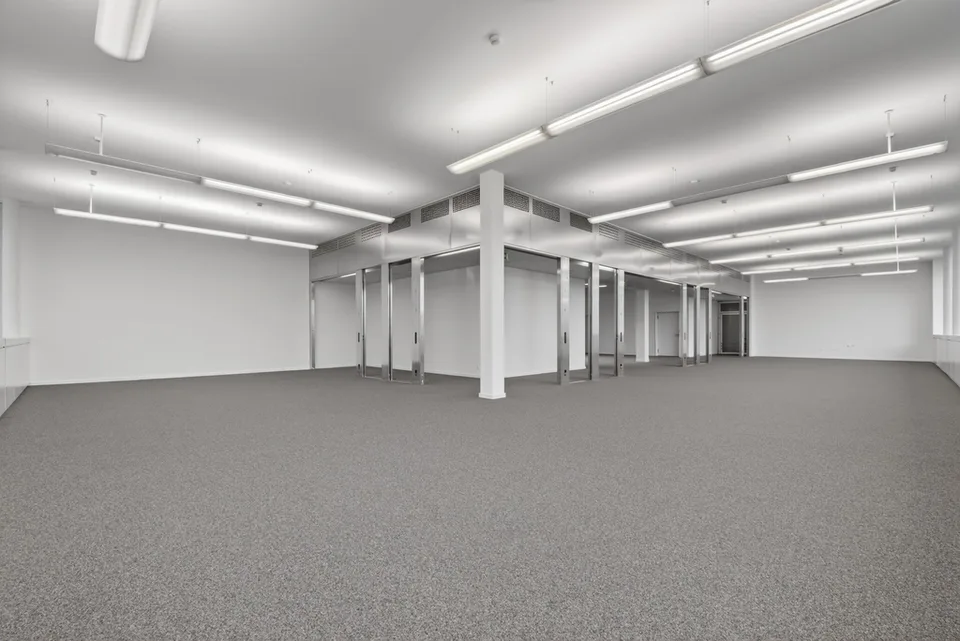 Moderne 300 m2 Büro/Gewerbefläche an bester Lage in Adliswil – Foto 10 von 12