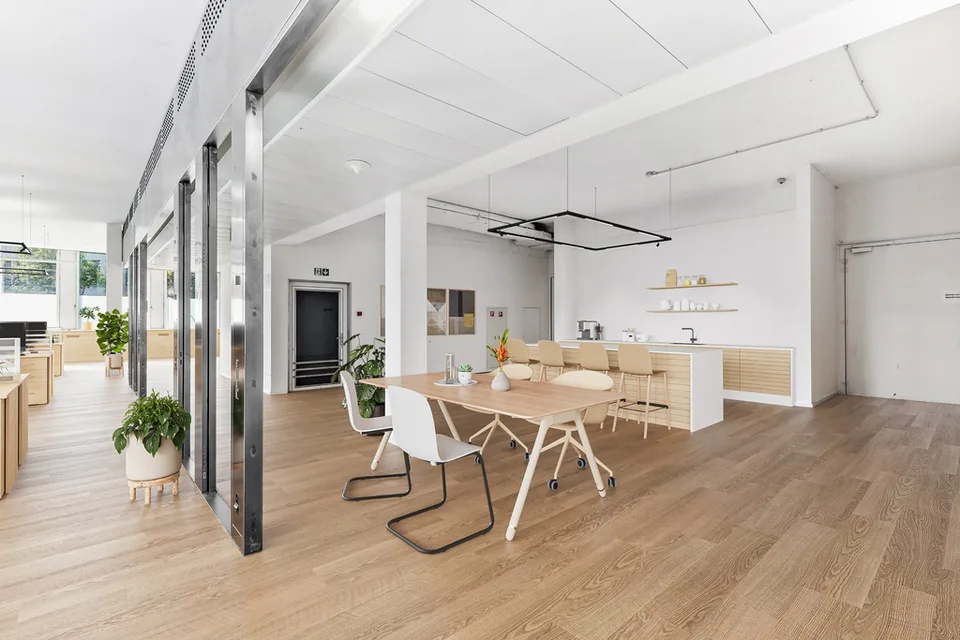 Moderne 300 m2 Büro/Gewerbefläche an bester Lage in Adliswil – Foto 8 von 12