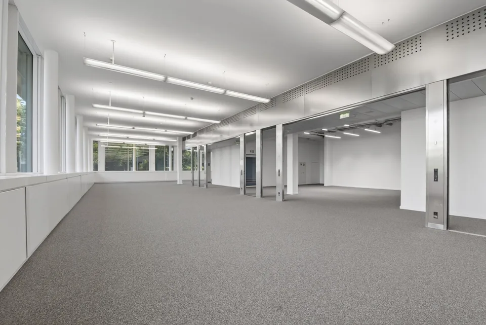 Moderne 300 m2 Büro/Gewerbefläche an bester Lage in Adliswil – Foto 6 von 12