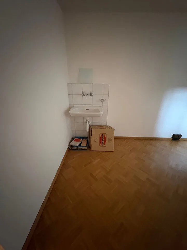 Ampio locale per hobby in una zona tranquilla di Rafz