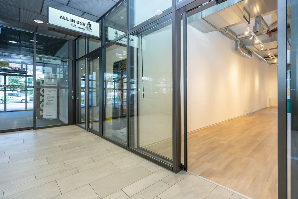 Spazio commerciale moderno in una posizione centrale a Suhr – foto 6 di 9