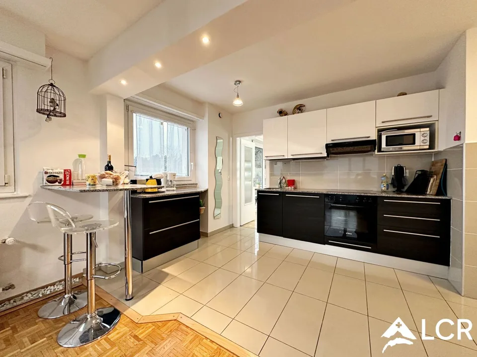 Meravigliosa casa arredata a breve termine 3,5 locali // 2 camere // Balcone con vista lago