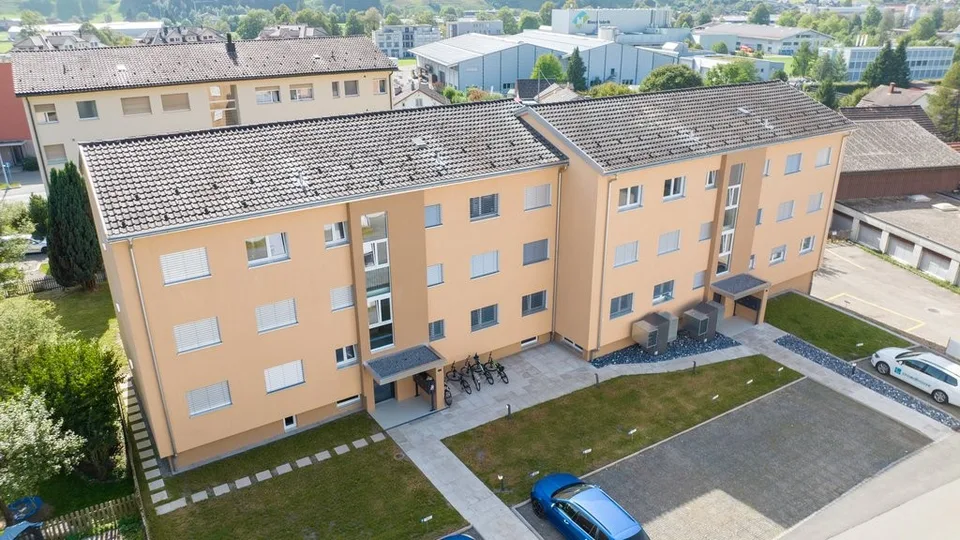 TOLLE ATTIKAWOHNUNG MIT GROSSEM BALKON ZU VERMIETEN