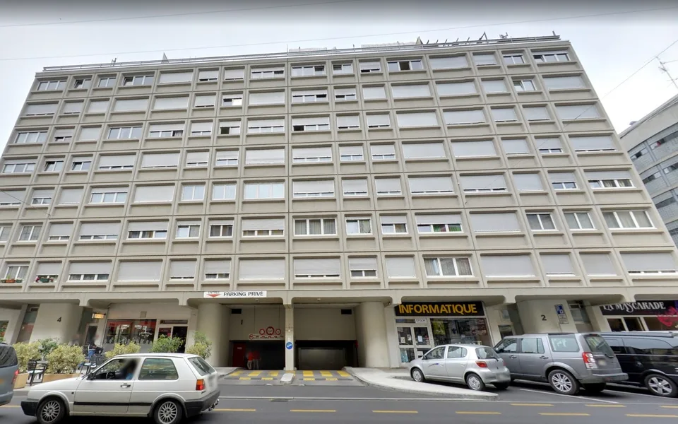 Une place de parc double proche du centre-ville