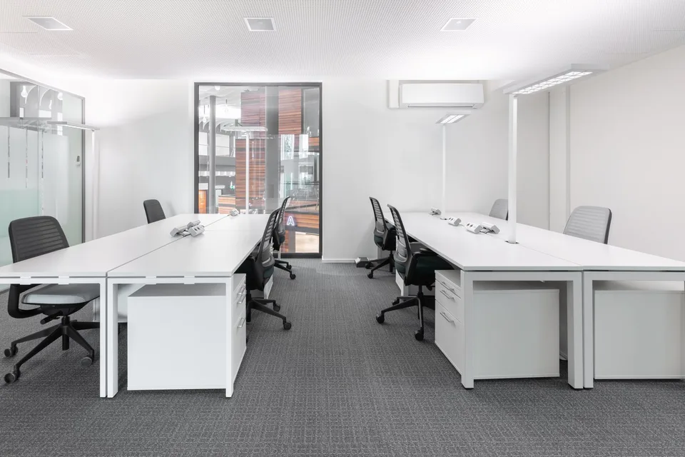 Privater Büroraum für 15 in Regus Stücki Village