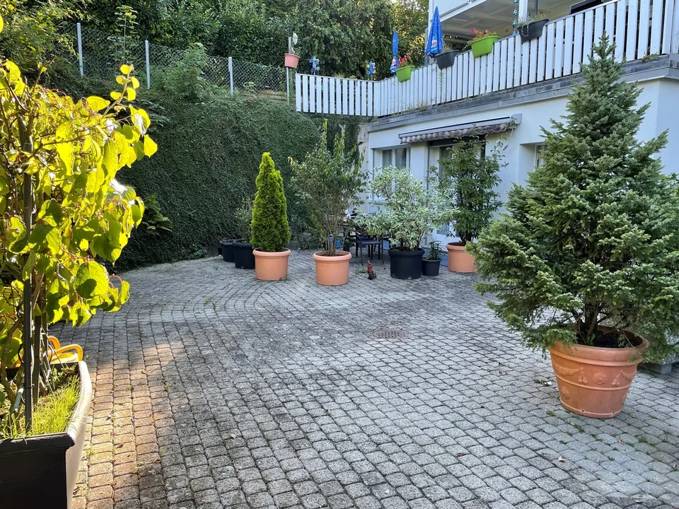 Vivere nel verde con piscina e giardino