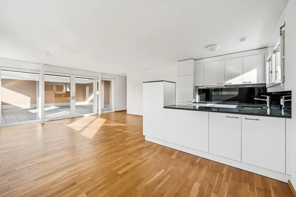 Moderne Attika Wohnung mit Aussicht ins Grüne