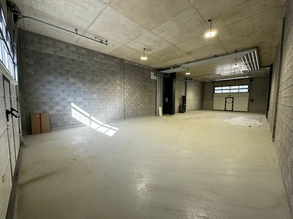 Laboratorio/magazzino al pianterreno con magazzino esterno