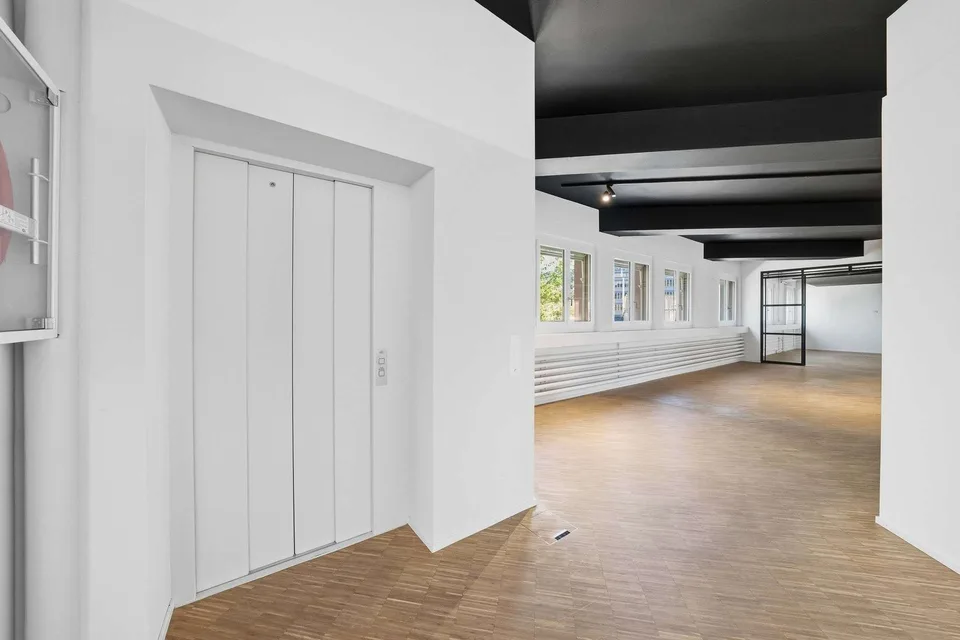 Espace commercial attractif au rez-de-chaussée/1er étage, moderne et polyvalent – photo 8 sur 13