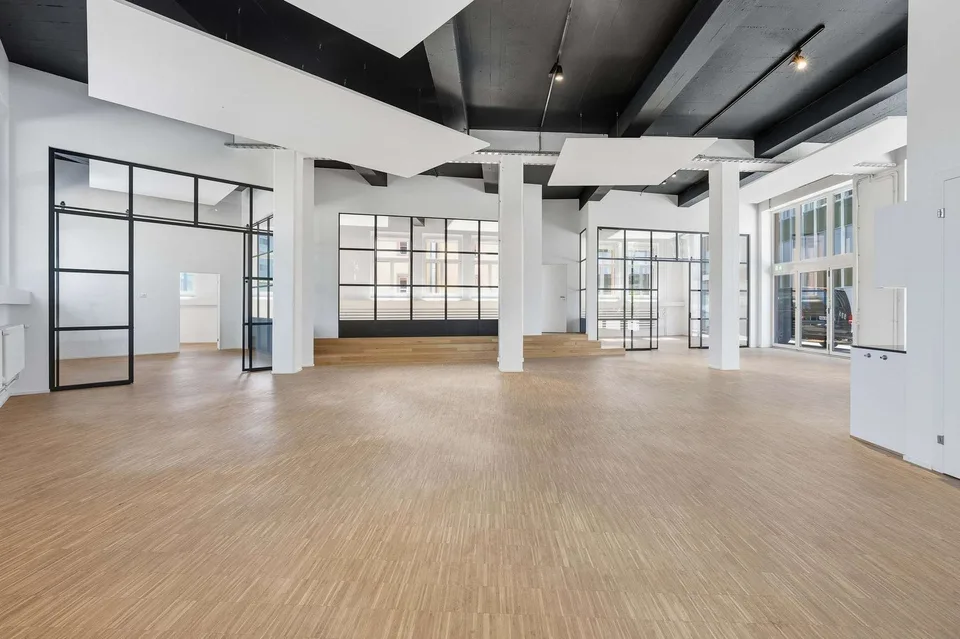 Espace commercial attractif au rez-de-chaussée/1er étage, moderne et polyvalent – photo 6 sur 13