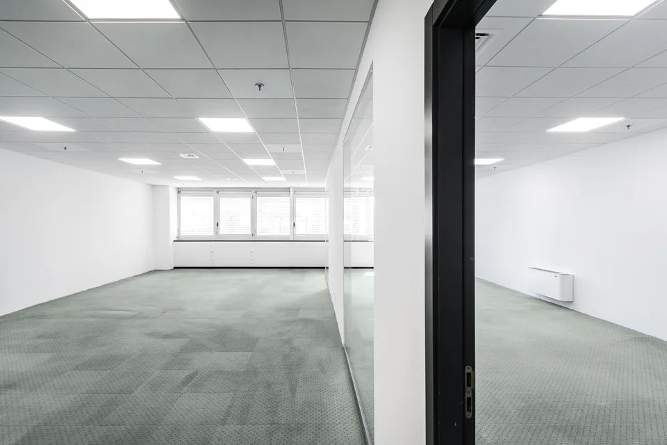 LUGANO NORD - BRIGHT OFFICE OF 333 SQM FOR RENT (ref. 213) – photo 8 of 20