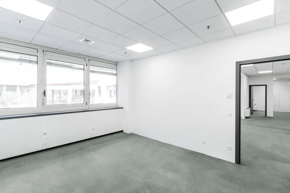 LUGANO NORD - BRIGHT OFFICE OF 333 SQM FOR RENT (ref. 213) – photo 11 of 20