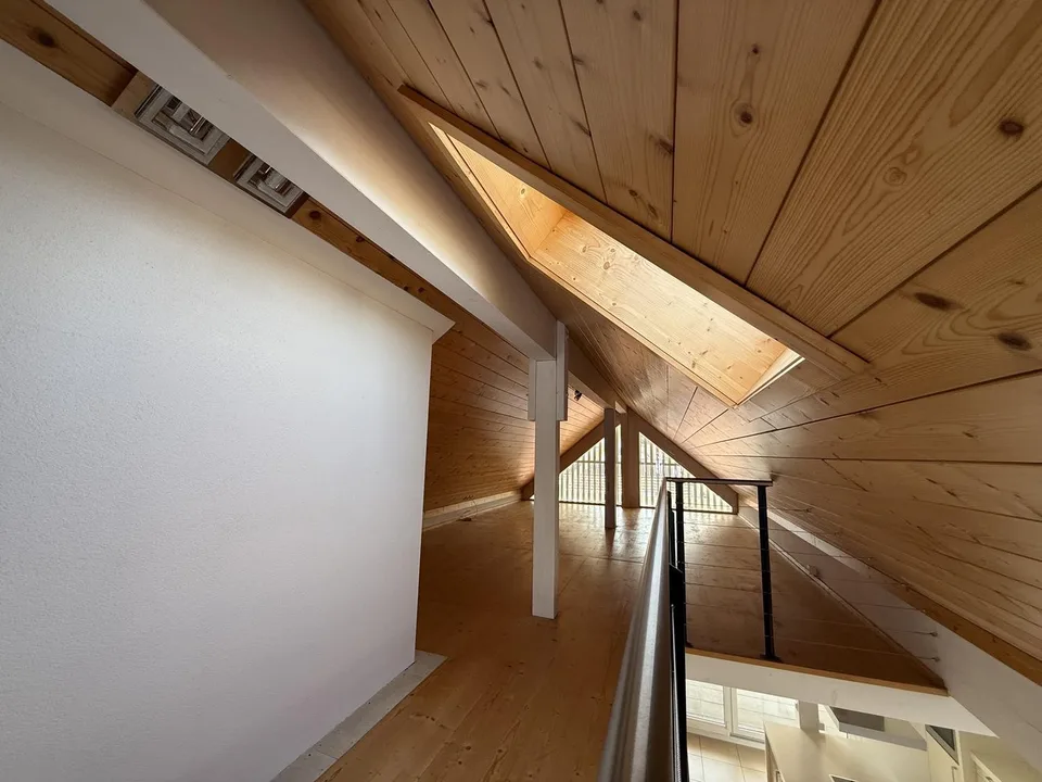 4.5-Zimmer-Dachwohnung mit Wintergarten, Dachstock & grosszügigen Aussenflächen