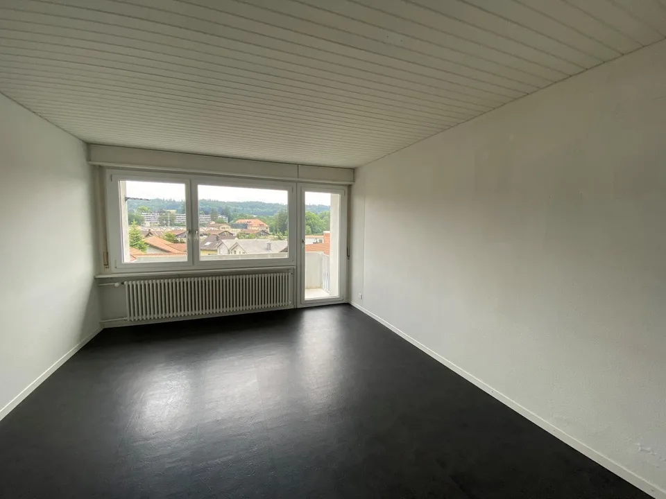 Grosszügige 3-Zimmerwohnung mit Balkon zu vermieten