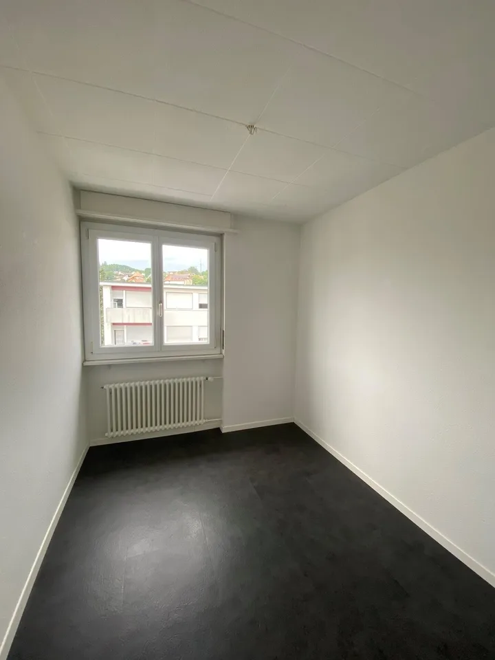 Grosszügige 3-Zimmerwohnung mit Balkon zu vermieten