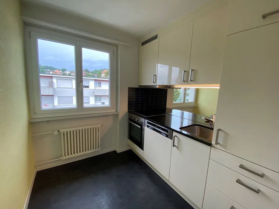 Grosszügige 3-Zimmerwohnung mit Balkon zu vermieten