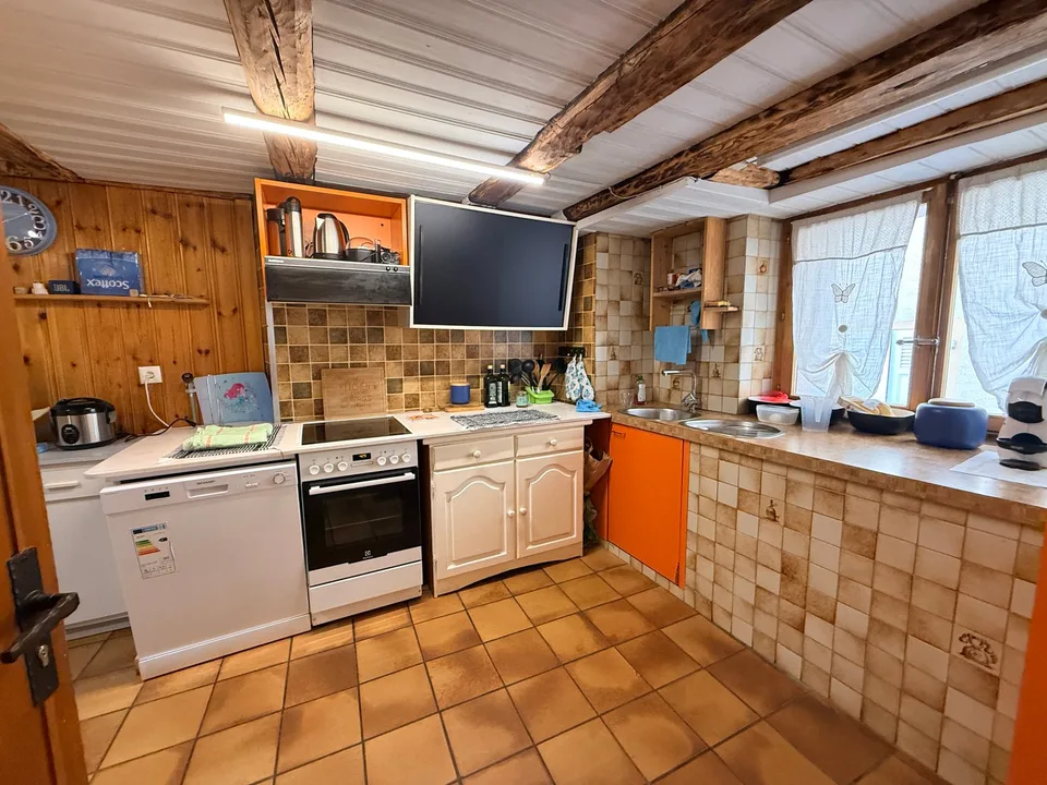 LEASE IN PROGRESS - 3-room apartment with balcony in Bovernier