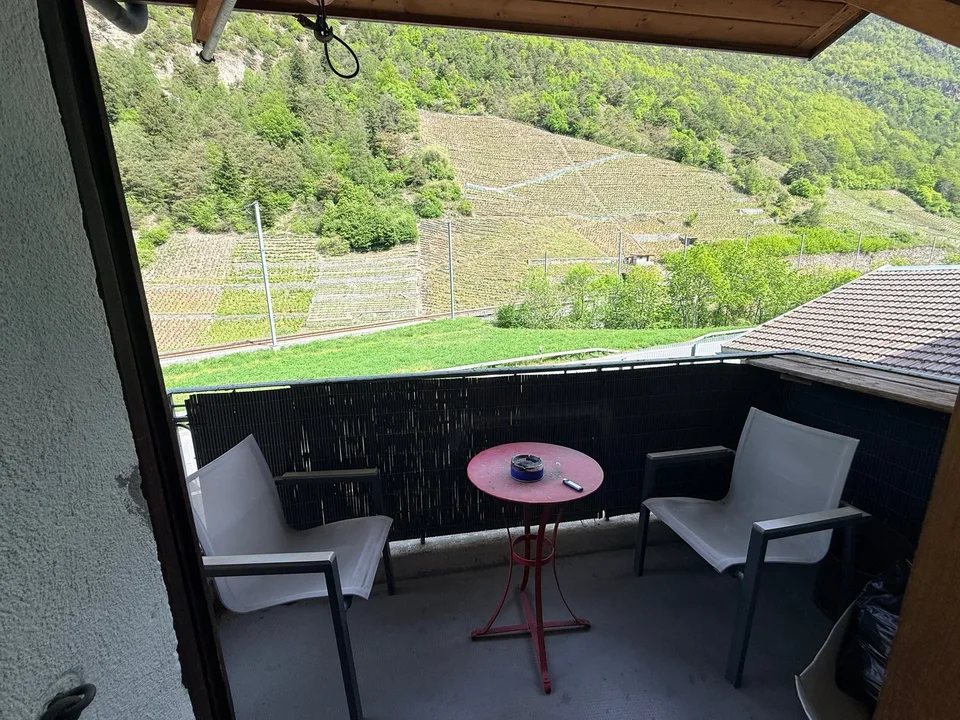 LEASE IN PROGRESS - 3-room apartment with balcony in Bovernier