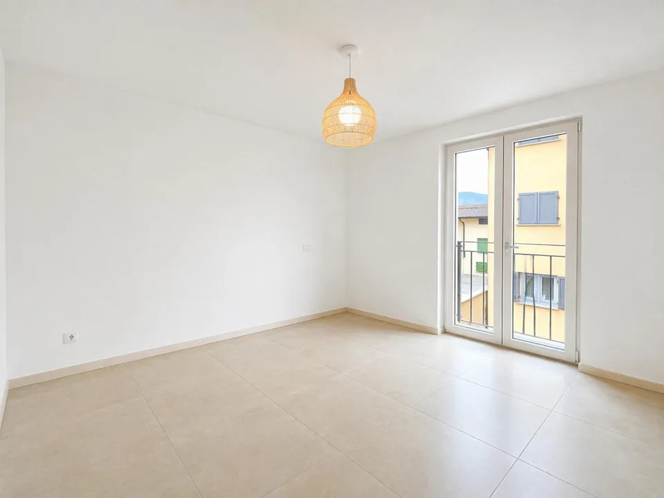 Modernes Apartment 4.5 Zimmer halbmöbliert in Novazzano