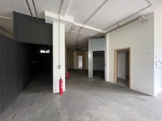 Industrial space of 400 sqm in Lamone