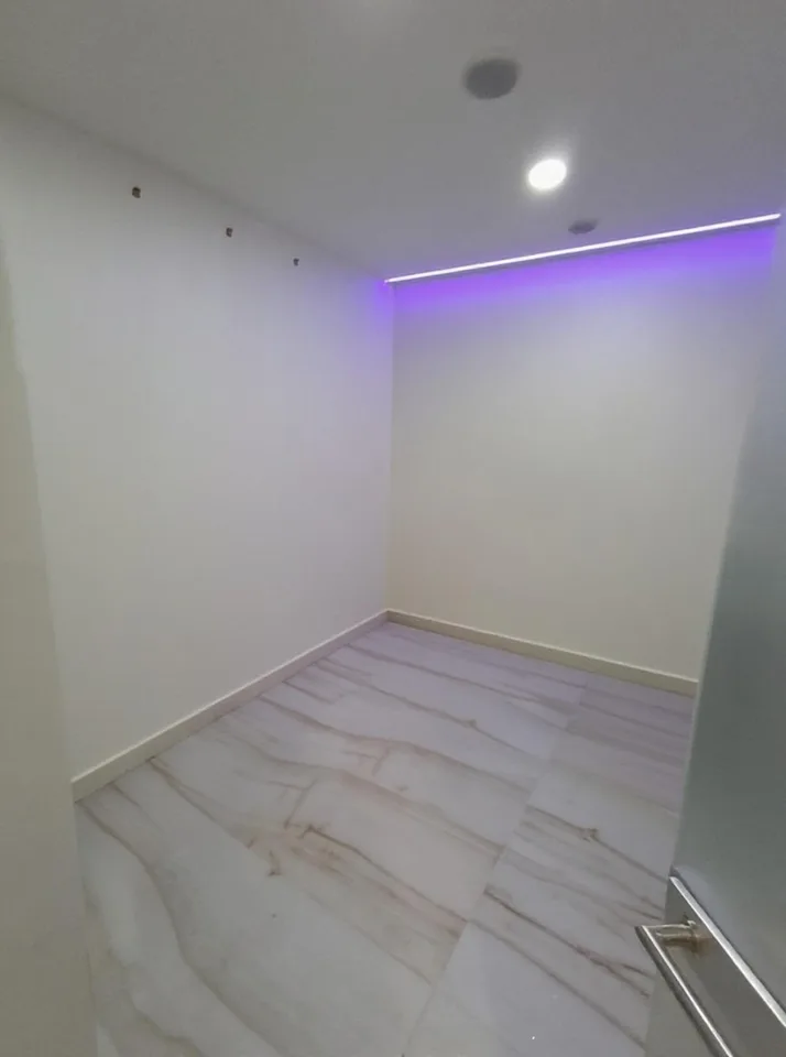Behandlungsräume & Mietplatz vor Schaufenster im Kosmetikstudio - einzeln oder mehrere mietbar