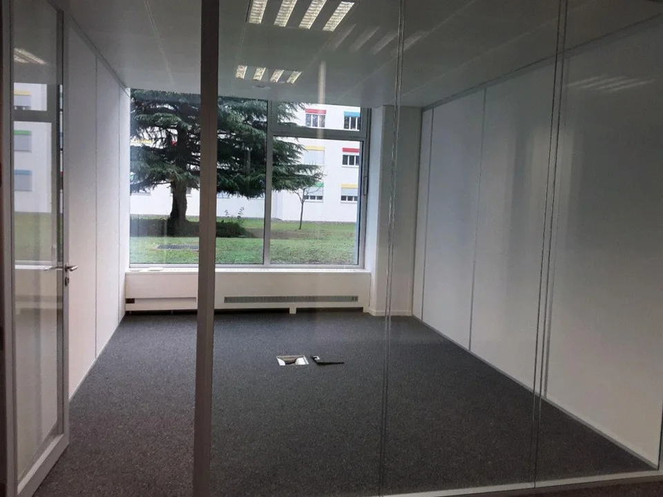 VERSOIX - Bureaux lumineux d'env. 262 m² ? Rez-de-chaussée