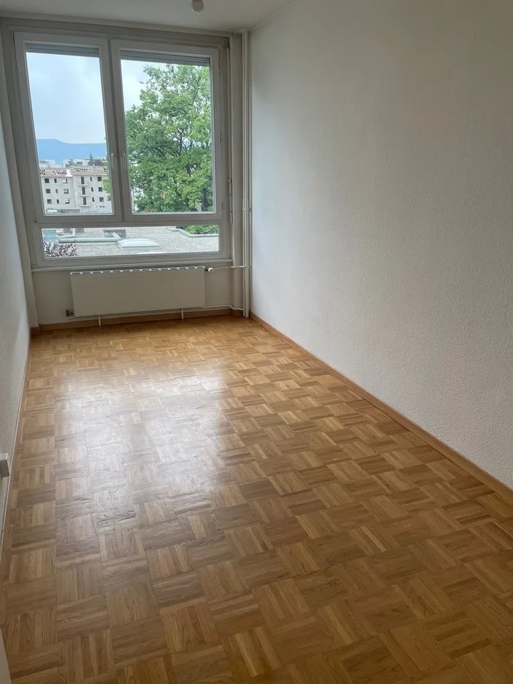 In der Nähe des Flughafens und internationaler Organisationen – Foto 26 von 31