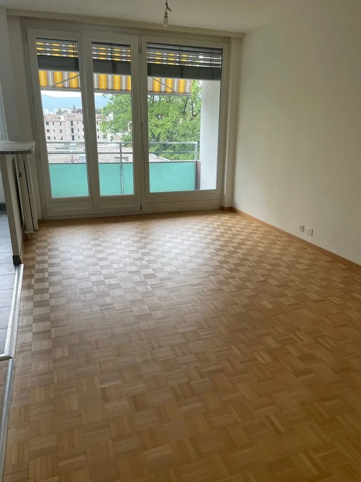 In der Nähe des Flughafens und internationaler Organisationen – Foto 20 von 31