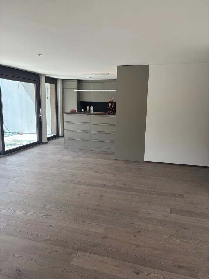 Ampio appartamento di 3,5 locali con due balconi vicino al lago di Türlersee