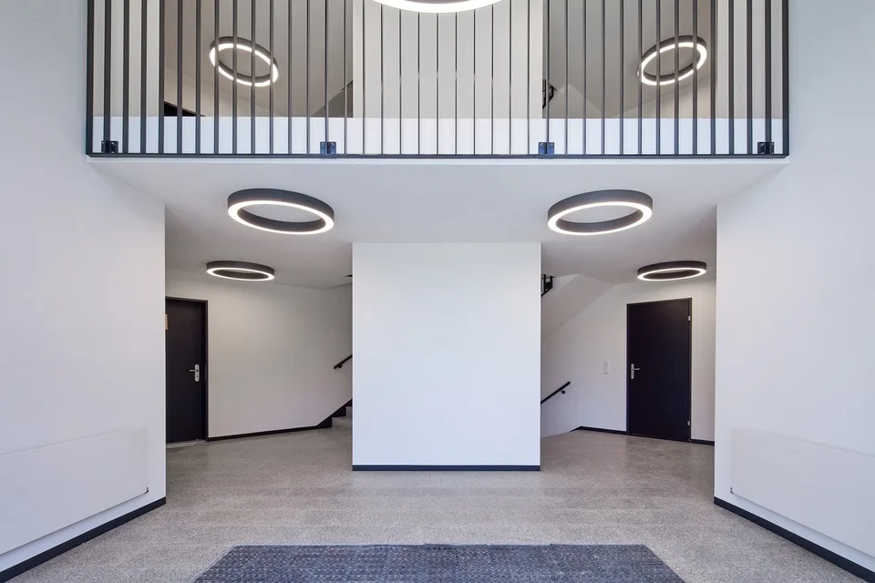ESPACES DE BUREAU ET COMMERCEUX POLYVALENTS