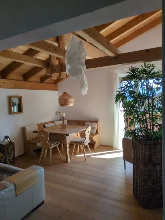 Dachwohnung in idyllischem Feriendorf Feldis/Veulden