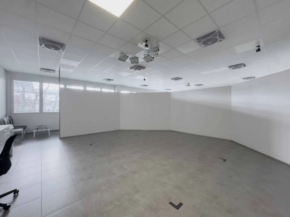 Helles Büro von 125 m² in Open-Space