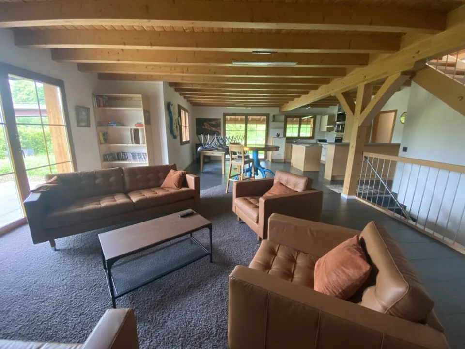 Colocation der höchsten Klasse in einem Einfamilienhaus mit Garten und Swimmingpool – Foto 8 von 19