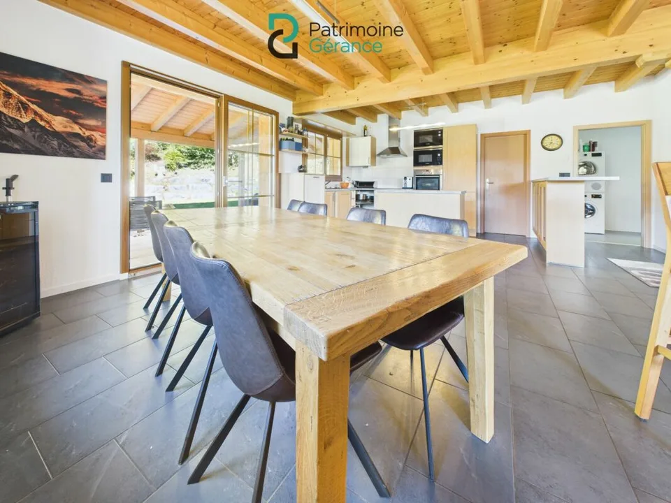 Colocation der höchsten Klasse in einem Einfamilienhaus mit Garten und Swimmingpool – Foto 10 von 19