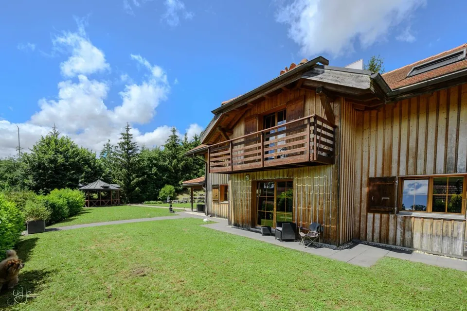 Colocation haut de gamme en maison individuelle avec jardin et piscine