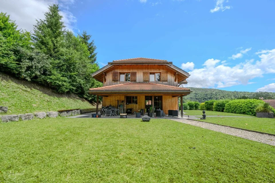 Colocation haut de gamme en maison individuelle avec jardin et piscine