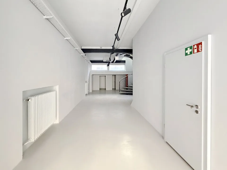 Spazi commerciali e industriali polivalenti in una posizione pedonale di prima scelta