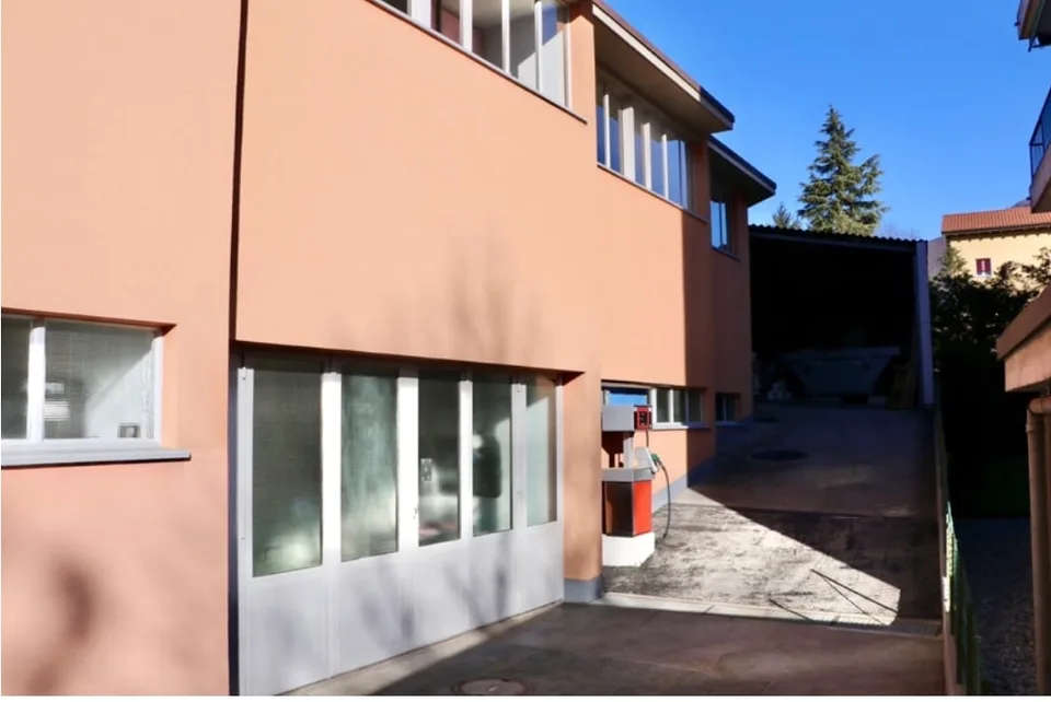 Vente ou location d'un immeuble artisanal/commercial/administratif avec bureaux à Balerna