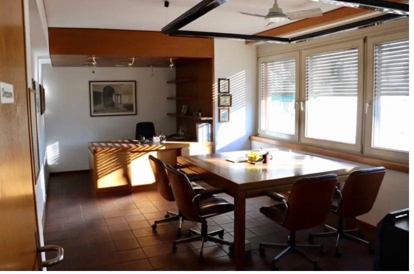 Vente ou location d'un immeuble artisanal/commercial/administratif avec bureaux à Balerna