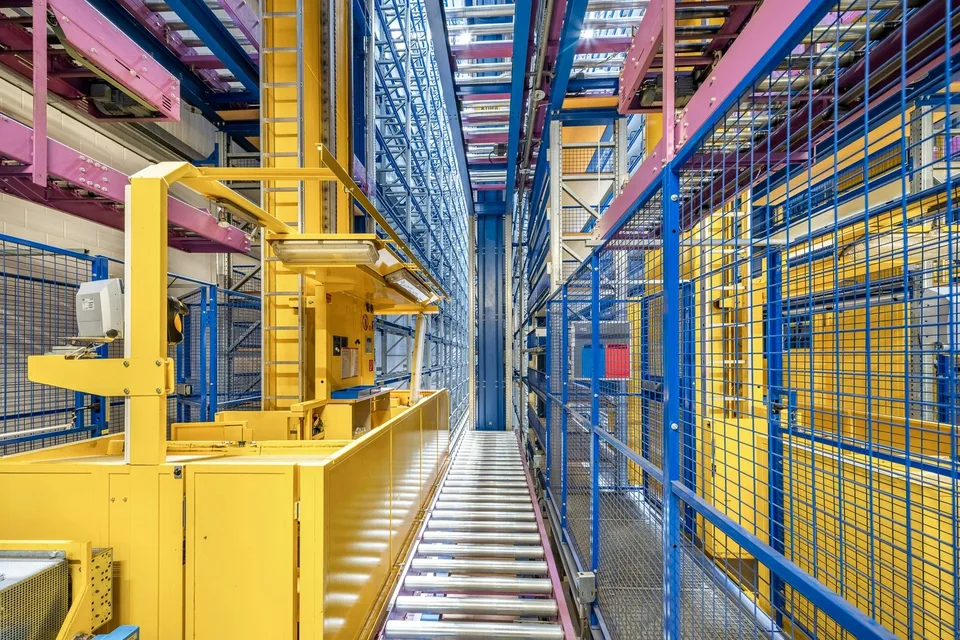 Halbautomatisches Hochregallager mit ca. 2'200 Standard-Palettenplätzen langfristig zu vermieten