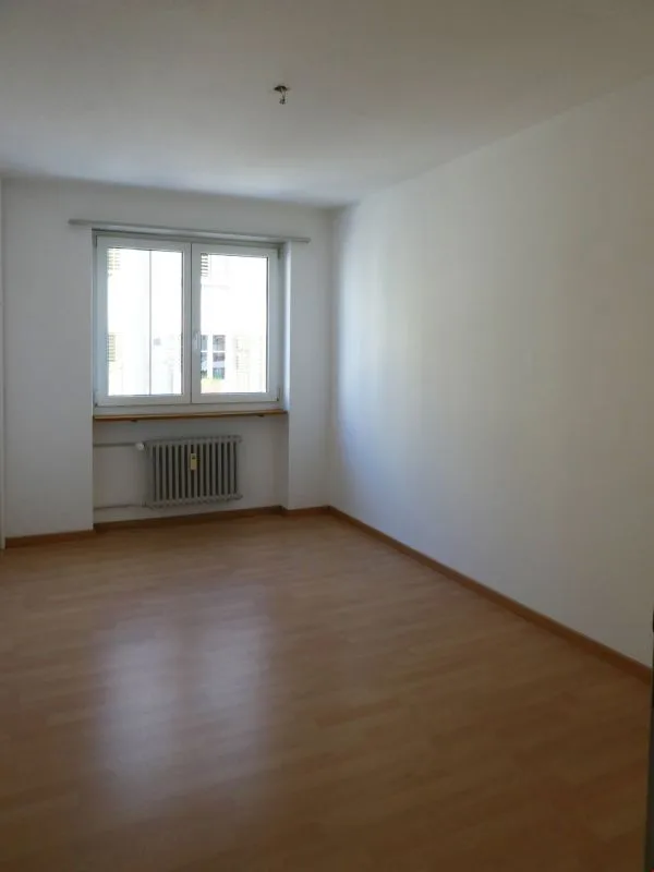 Schöne, renovierte 4½ Zi-Wohnung im 3.OG hili mit 2 Balkonen – Foto 9 von 13