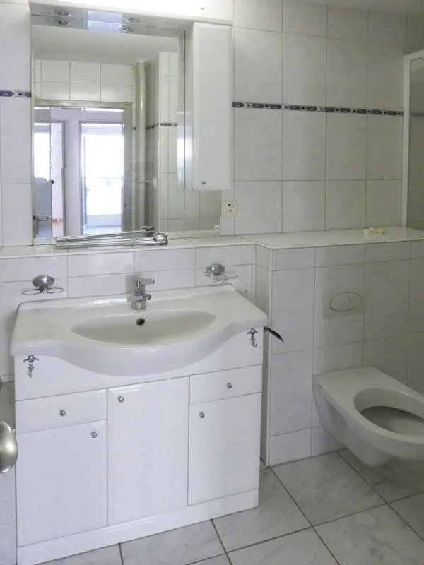Schöne, renovierte 4½ Zi-Wohnung im 3.OG hili mit 2 Balkonen – Foto 6 von 13